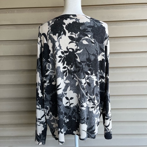 •Karen Scott• Floral/Herringbone Pattern Cardigan Sweater - Size 3X - Picture 6 of 8